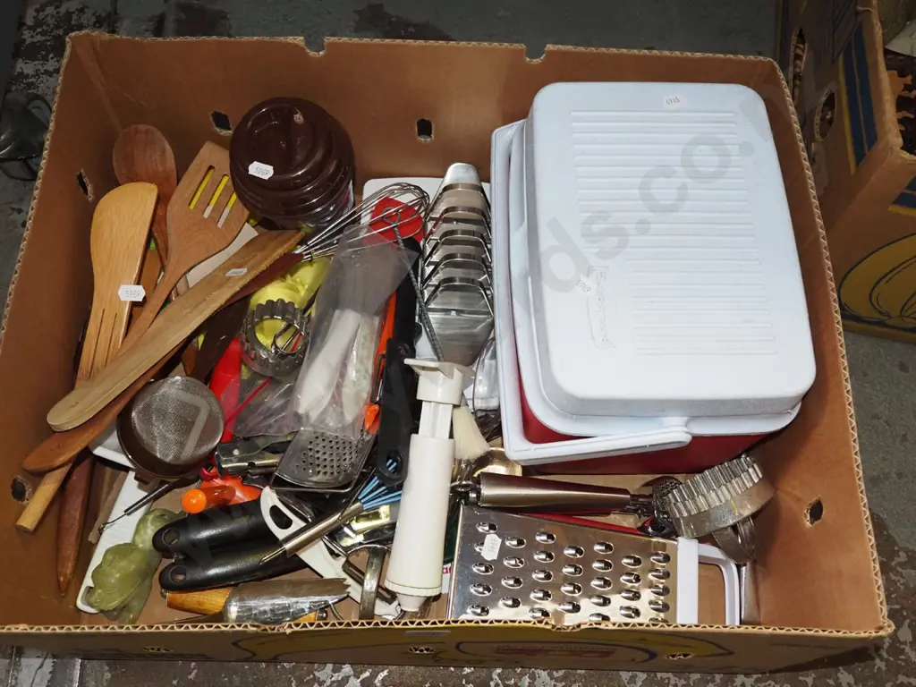 box; lunch box chilly bin, utensils Image 1++