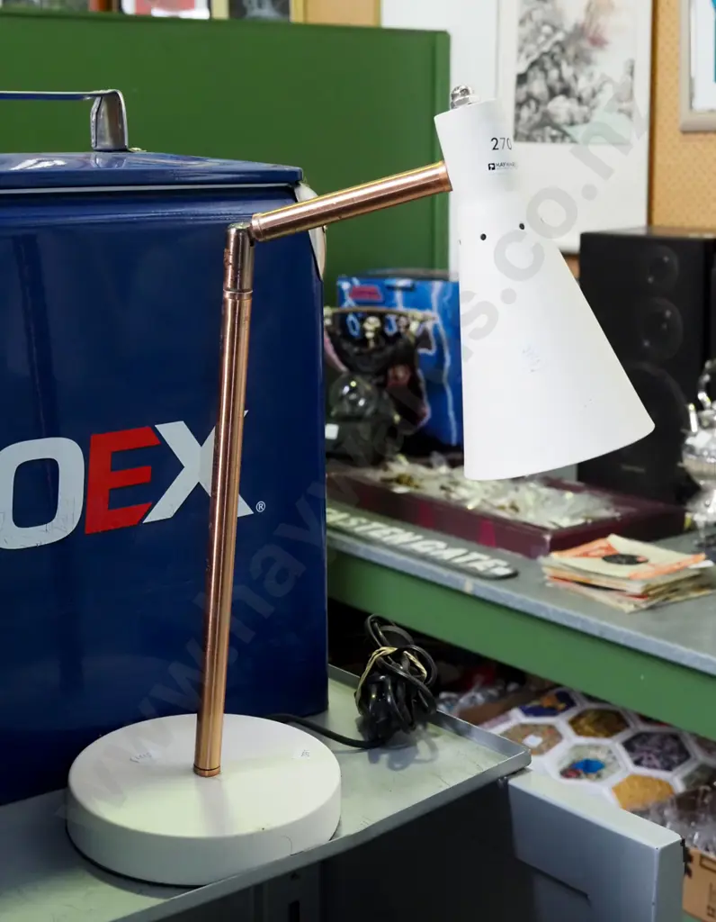 desk lamp Image 1++