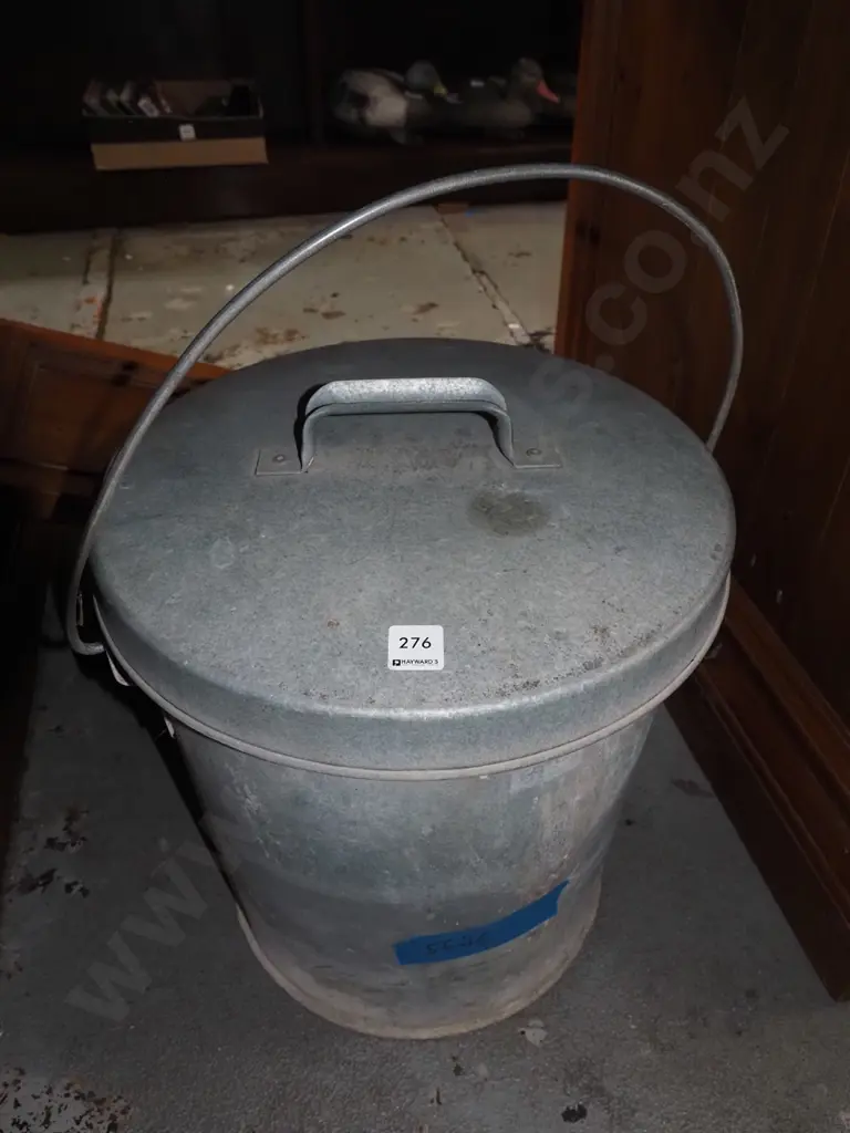 galvanised lidded ashcan Image 1++
