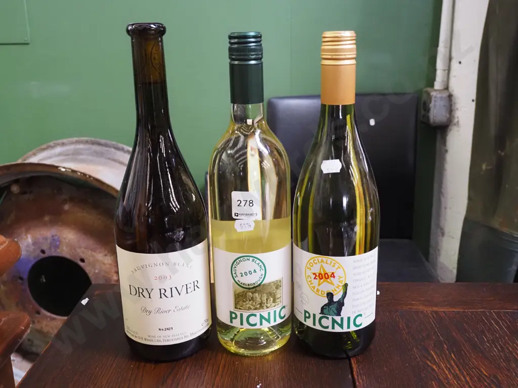 3x bottles of sauvignon blanc Image 1++