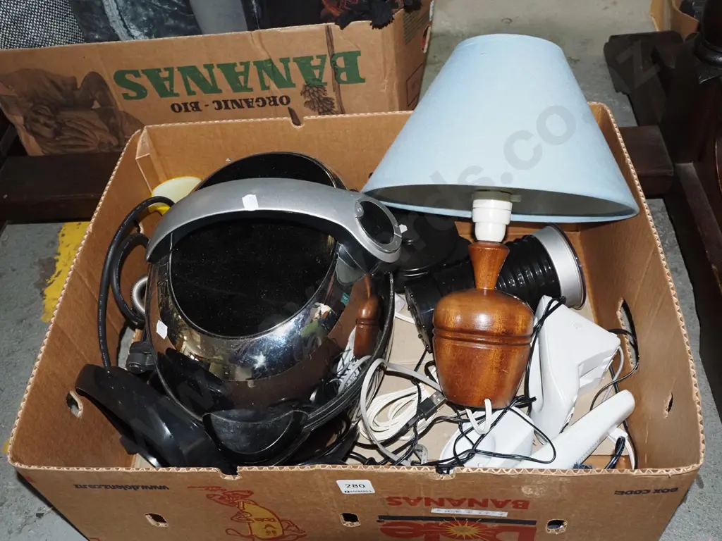box; cordless phone, coffee milk frother, table lamp, George Foreman grill Image 1++