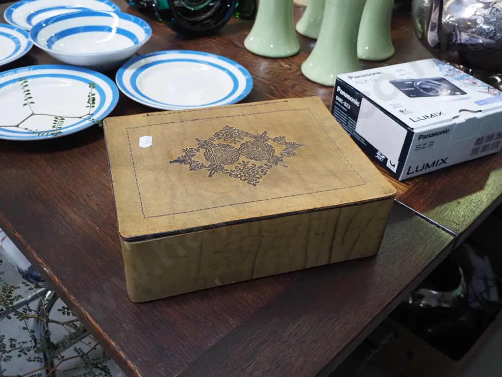 leather jewellery box and costume jewellery Image 1++