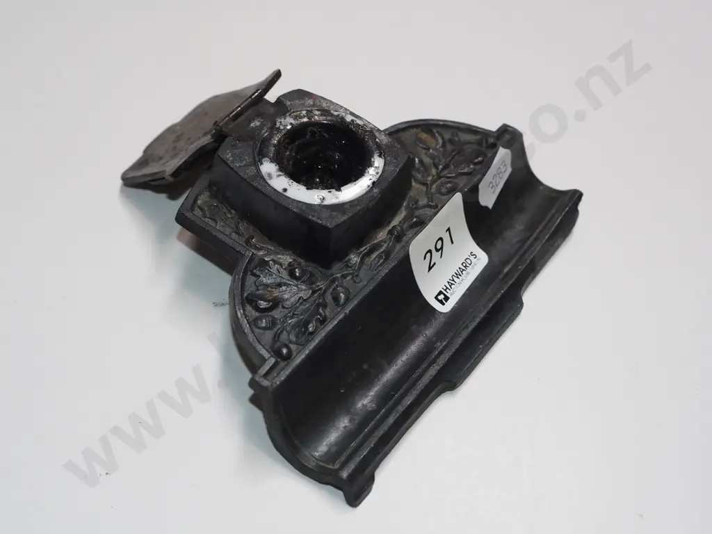 Victorian cast metal inkwell Image 1++