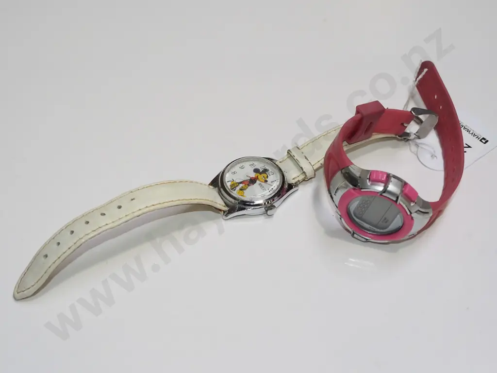 2x wristwatches Image 1++