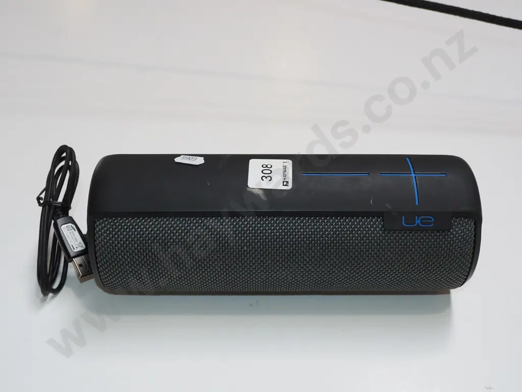 UE boom speaker Image 1++