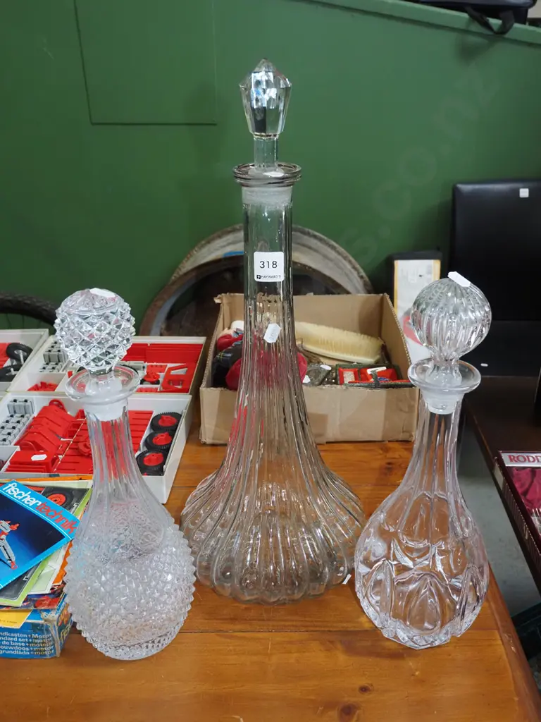 3x stoppered decanters Tallest H-500 Image 1++