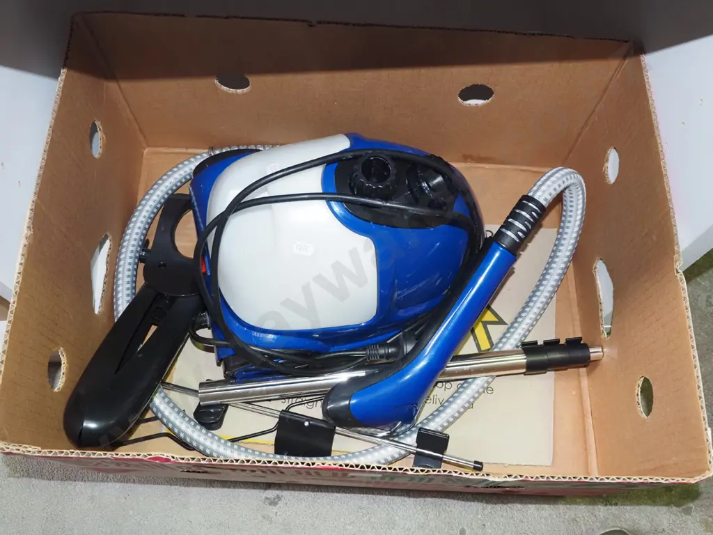 boxed; steam clothes press Image 1++
