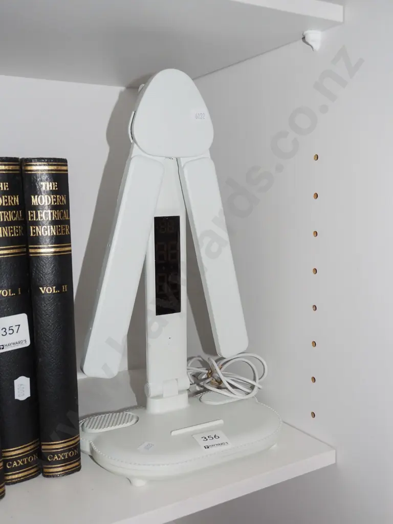 USB powered alarm clock/desk lamp Image 1++