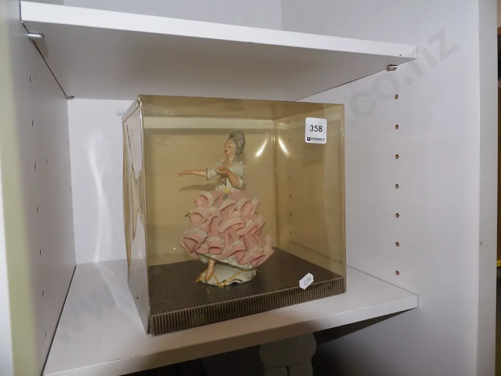 cased female figurine  Image 1++