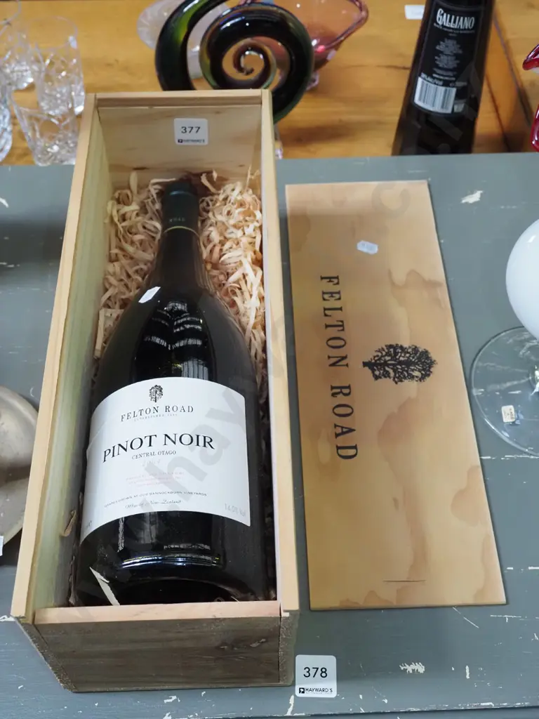 boxed presentation 1500ml bottle of Felton Rd 2004 pinot noir Image 1++