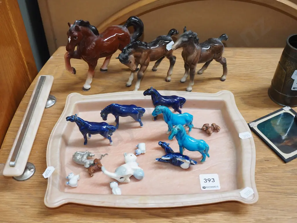 various horse figurines, early plastic tray Tallest horse H-130 Image 1++