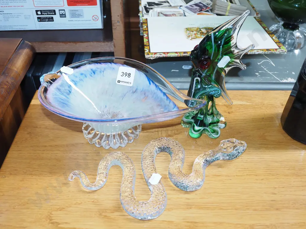 glass footed leaf dish, snake and fish H-170 Image 1++
