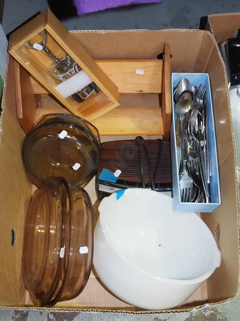 box; casserole, glasses, alarm clock etc Image 1++