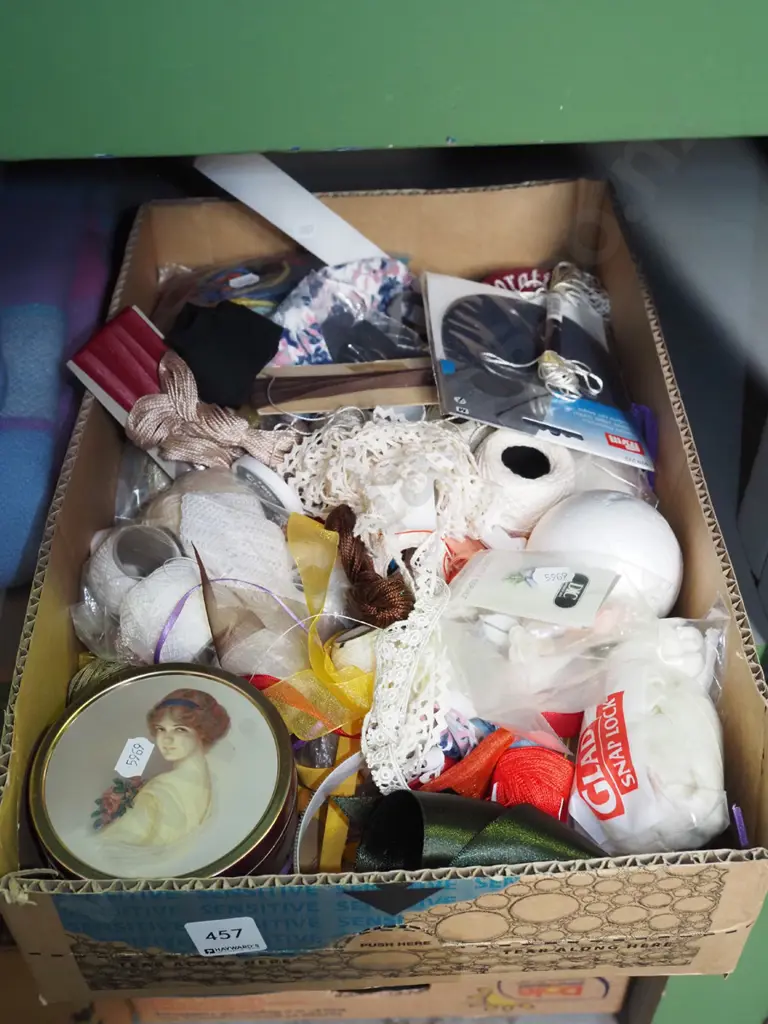 box; various threads, braiding, elbow patches etc Image 1++