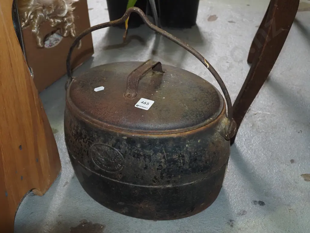 rusty oval enamel boiler Image 1++