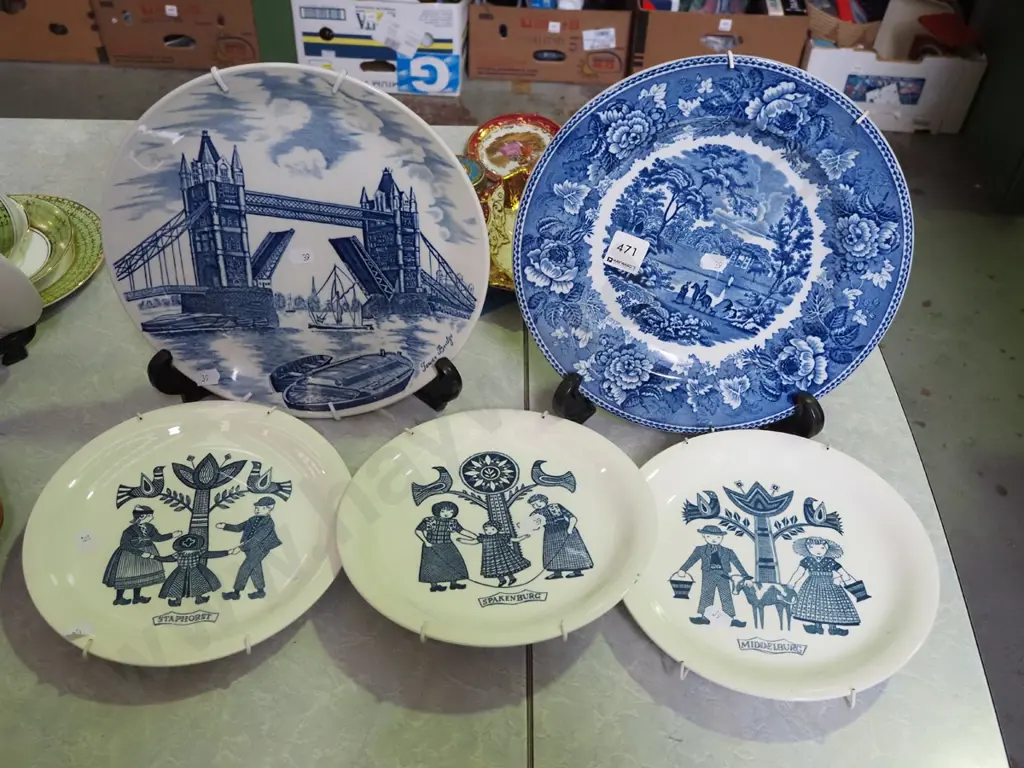 5x blue and white plates Image 1++