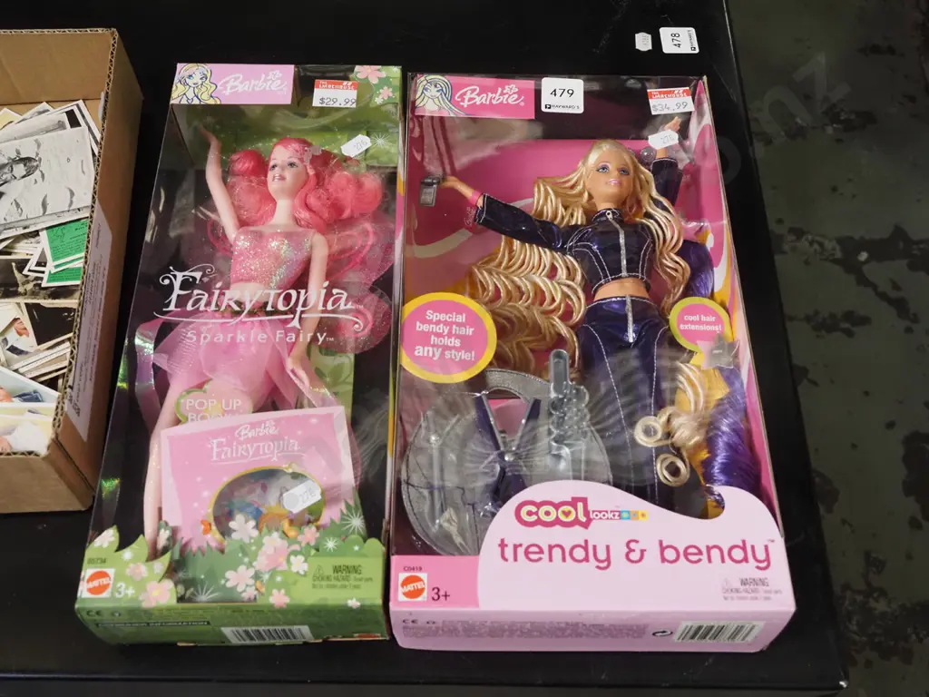 2x boxed Barbie dolls Image 1++