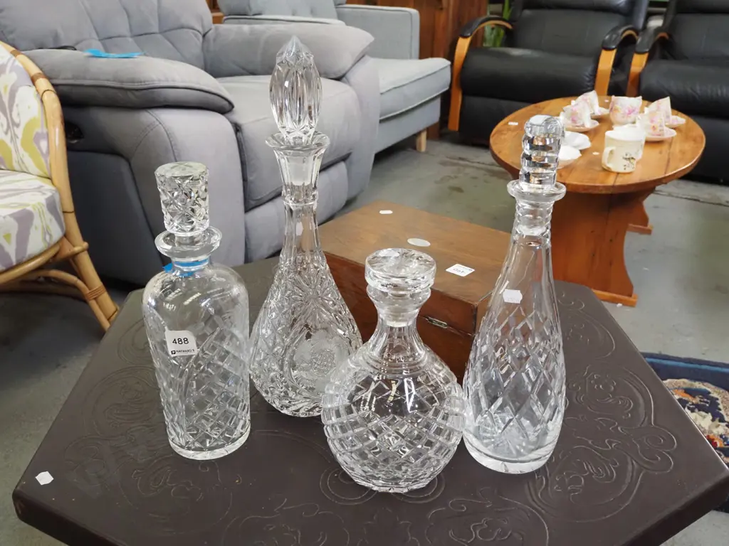 4x stoppered decanters - 1 has small chip to rim Tallest H-380 Image 1++
