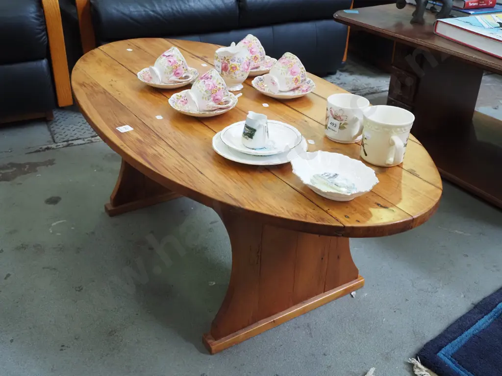oval pine coffee table Image 1++