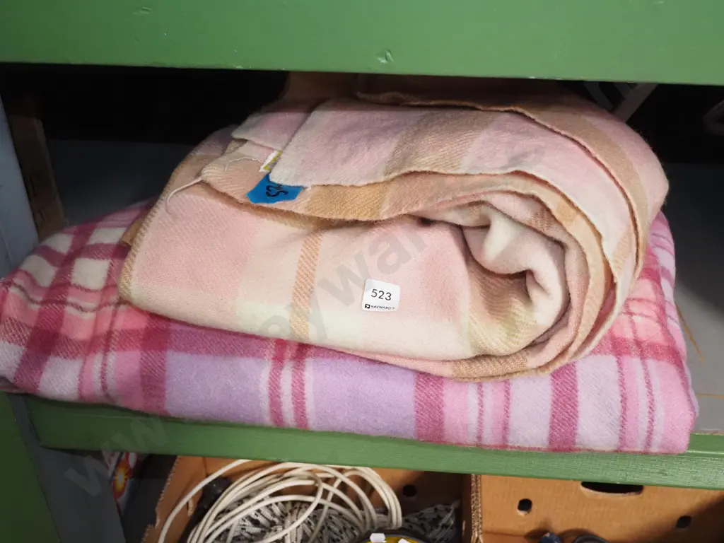 2x checked woollen blankets Image 1++
