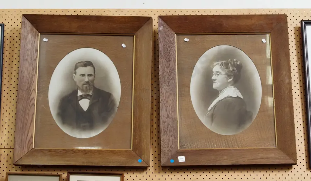 2x oak framed photo portraits Image 1++