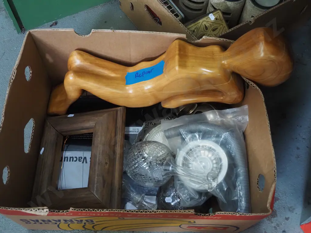 box; decanters, sink plug hole, plated ware etc Image 1++