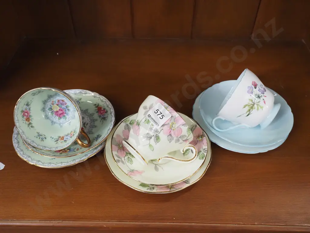 3x floral trios Image 1++