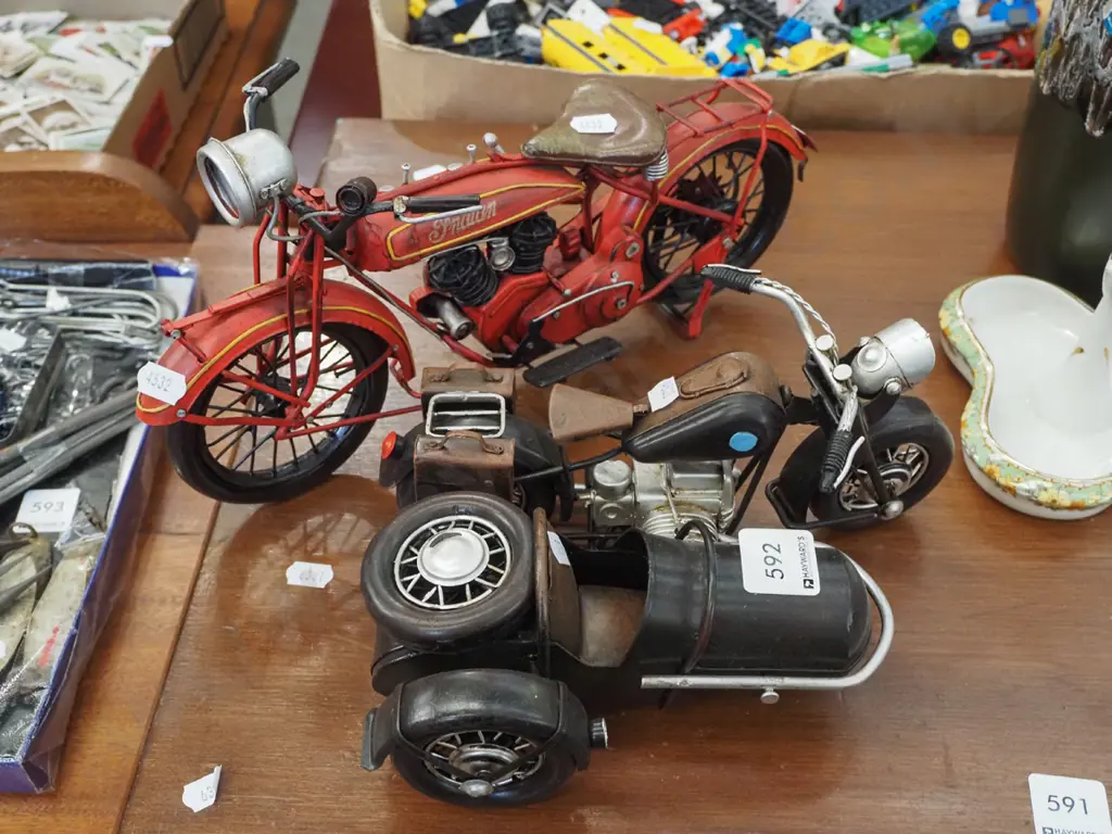 2x model bicycles with side cars H-160 Image 1++