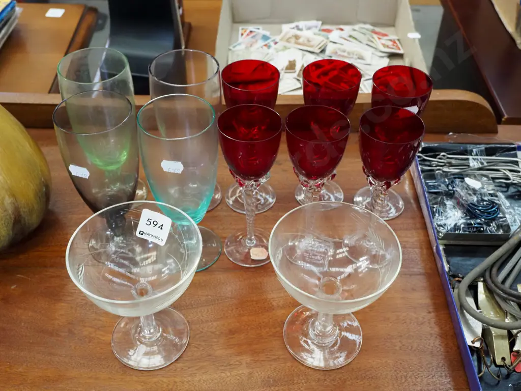 coloured stemmed glasses, 2x hollow stemmed champagne glasses Image 1++