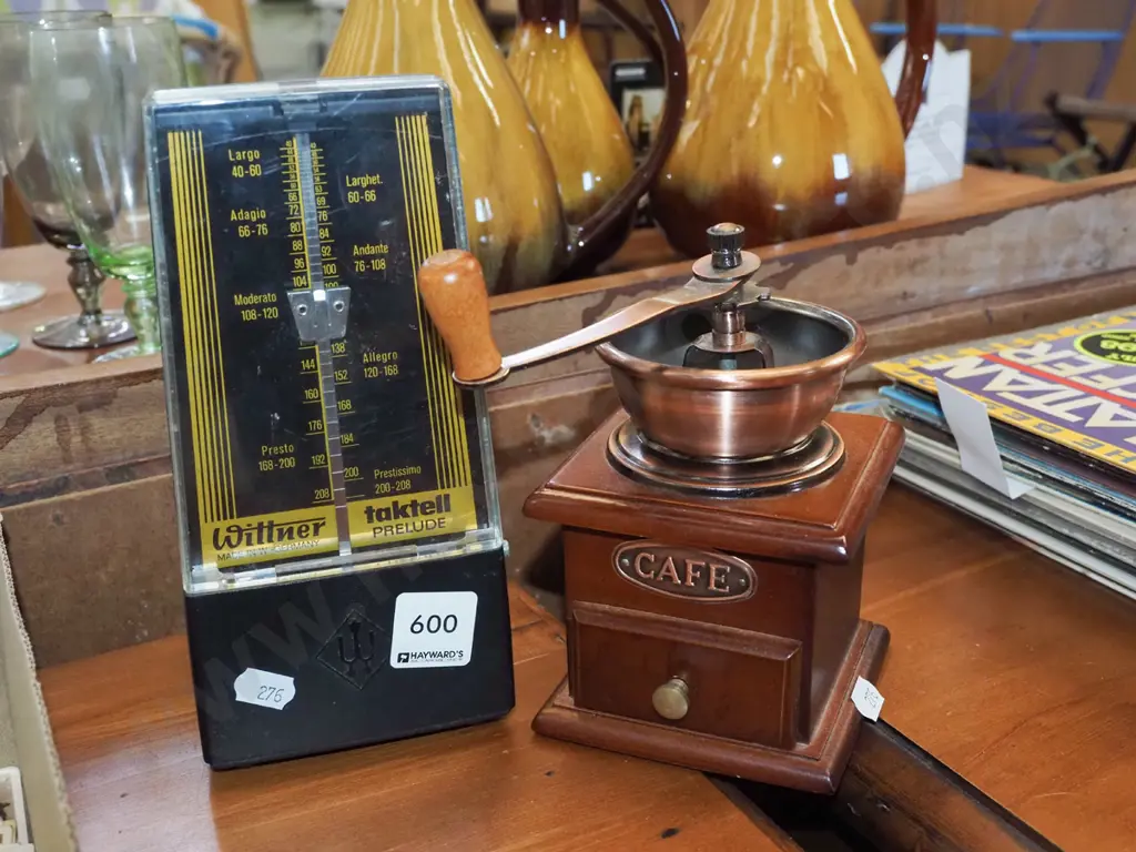 metronome, coffee mill Image 1++