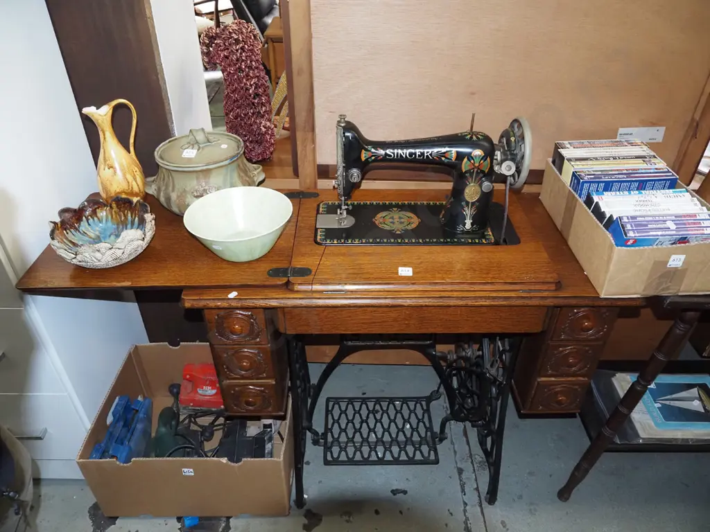 Singer treadle sewing machine in good condition with original belt Image 1++