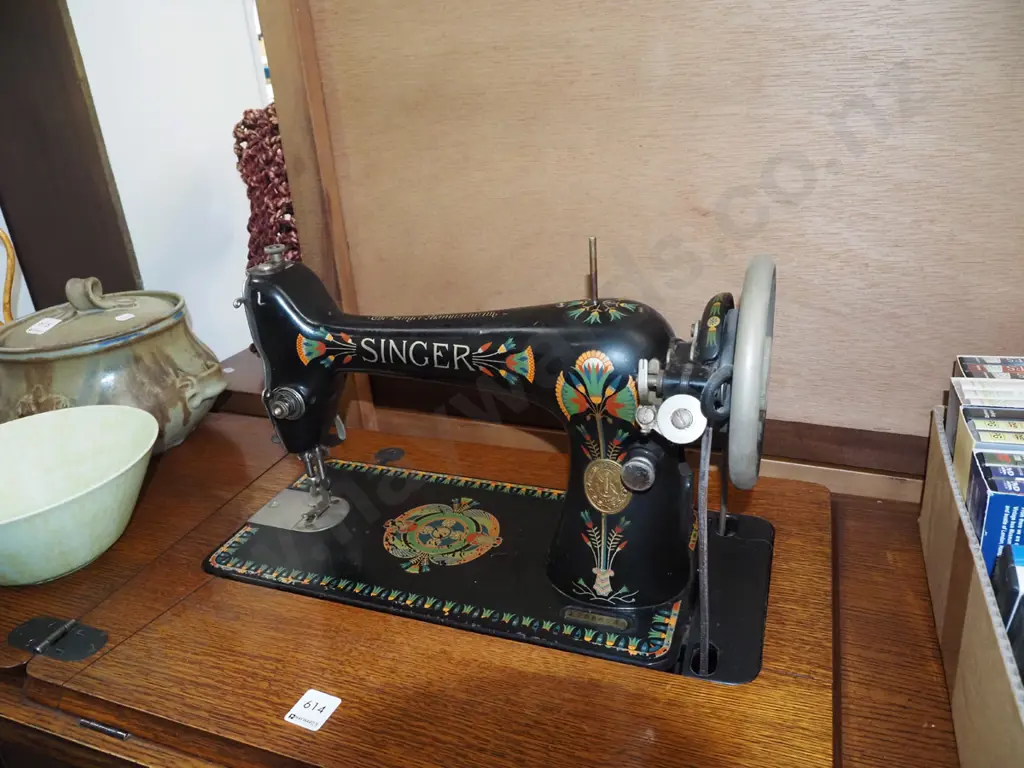 Singer treadle sewing machine in good condition with original belt Image 1++