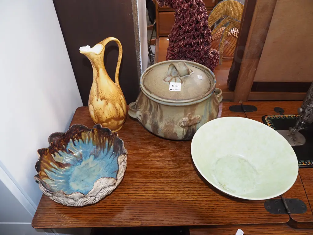 casserole, bowls, vase Image 1++