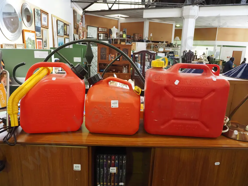 3x plastic fuel containers Image 1++