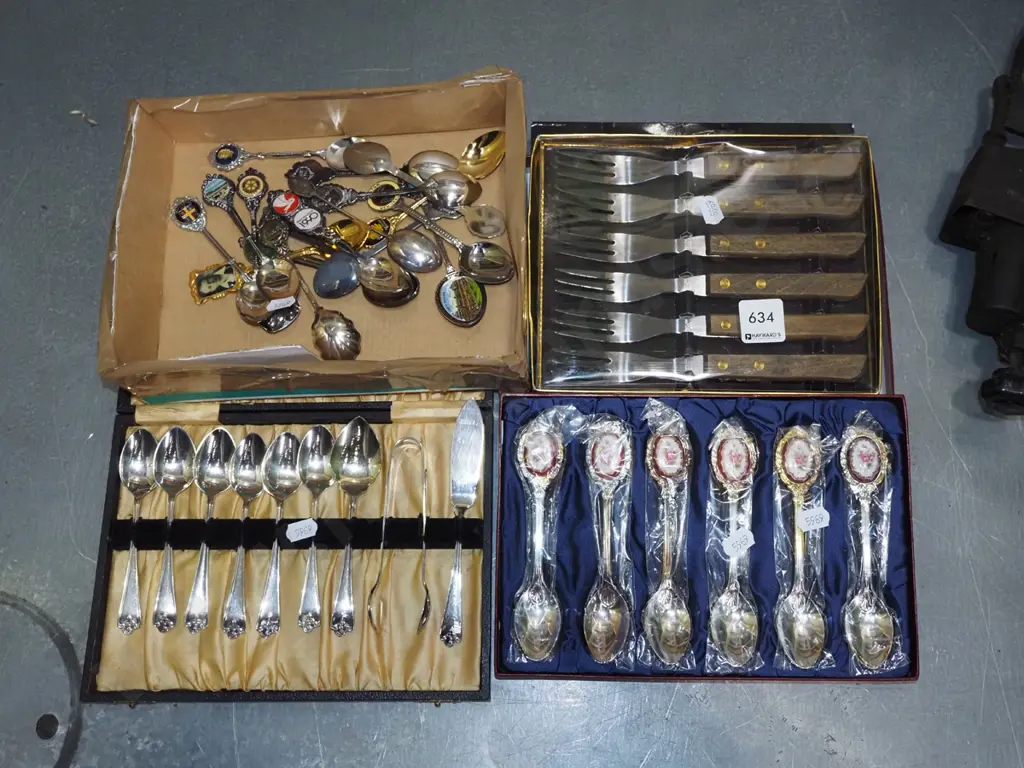 box; teaspoons, cased cutlery Image 1++