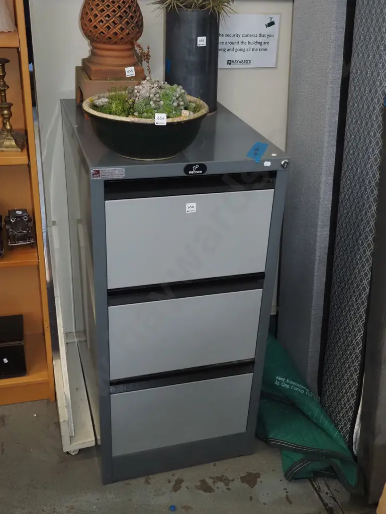Precision 3 drawer filing cabinet  - no key Image 1++