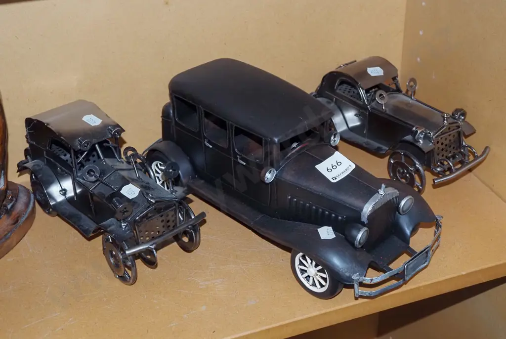 3x metal model vehicles L-290 Image 1++
