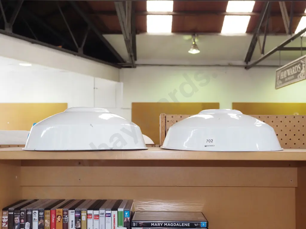pair of white metal light shades Diam-290 Image 1++