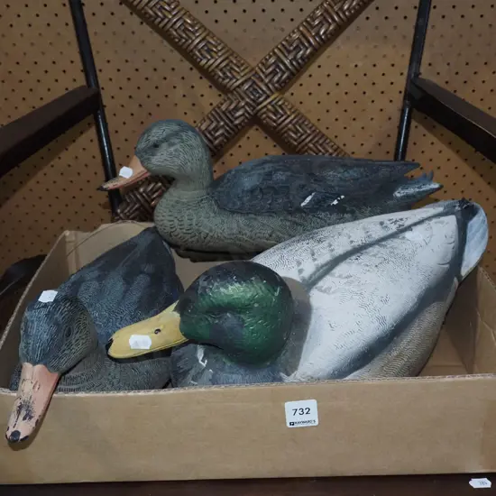 3x plastic duck decoys