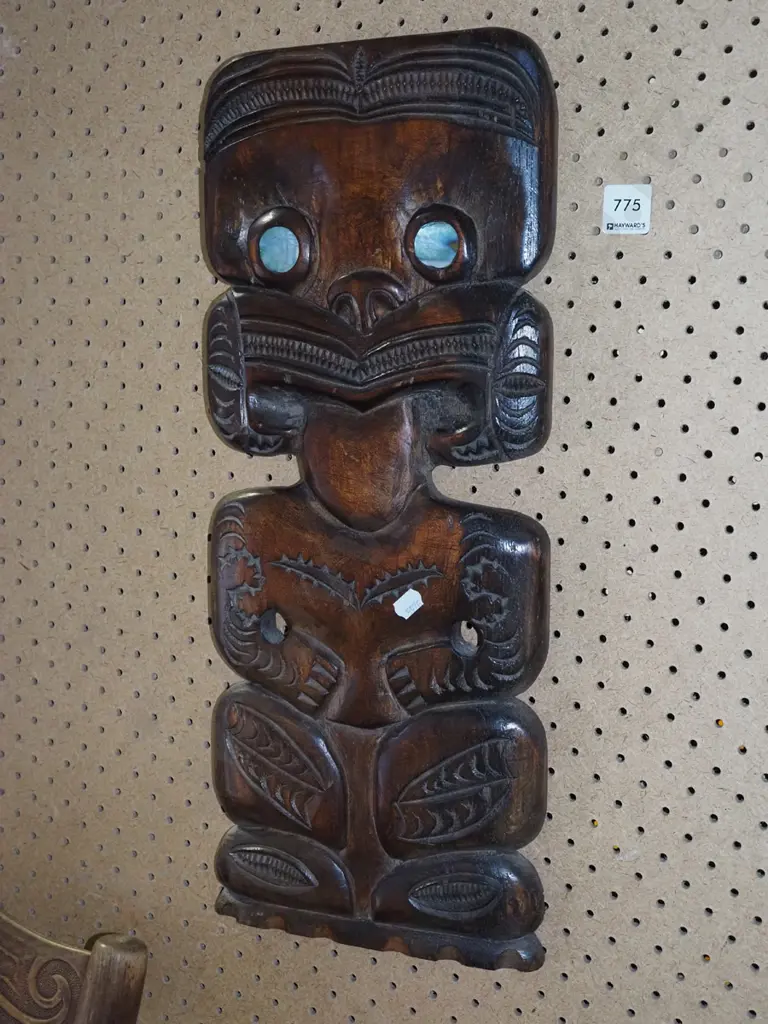 carved wall mounted tiki Image 1++