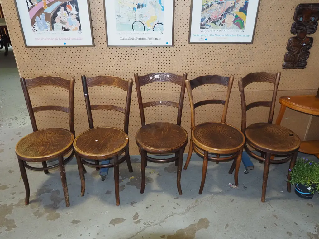 5x bent and pressed wood dining chairs Image 1++