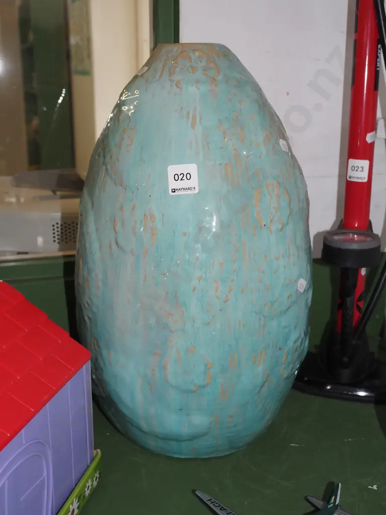 teal ceramic vase H-410 Image 1++