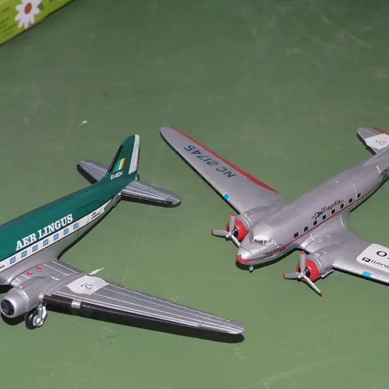 2x diecast model planes