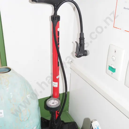 bike hand pump