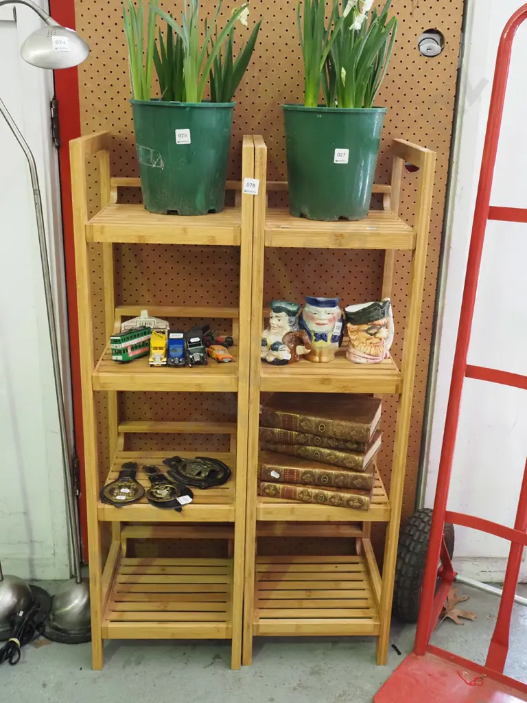 pair of bamboo shelves H-1050 Image 1++