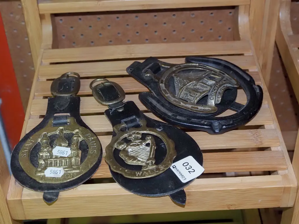 3x horse brasses Image 1++