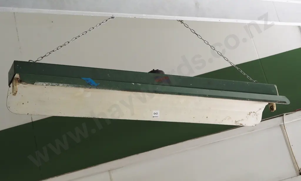 vintage fluorescent light fitting  Image 1++