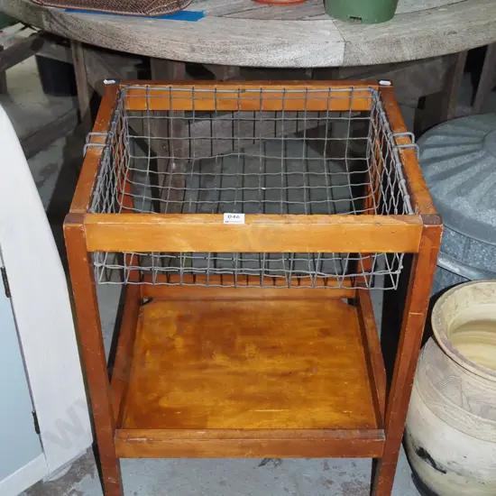 wooden stand with metal basket H-620