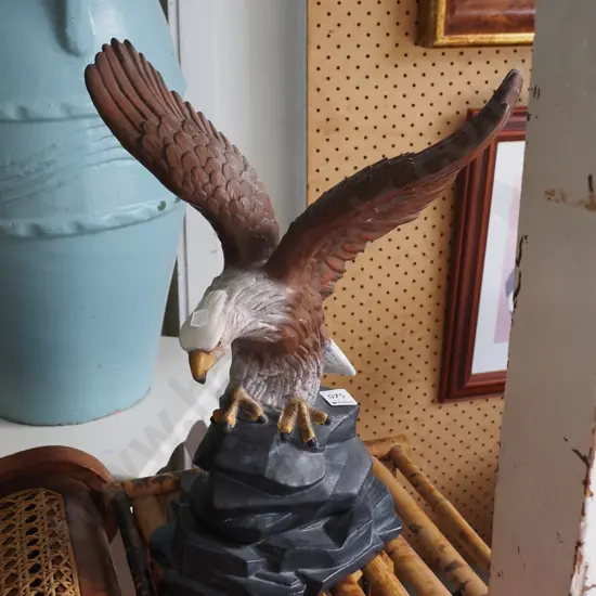 plastic eagle figurine H-400