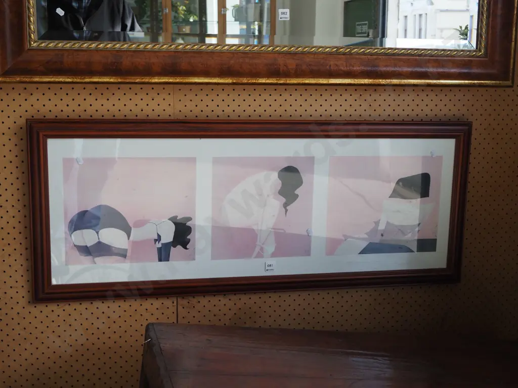 framed triptych - female portraits Image 1++